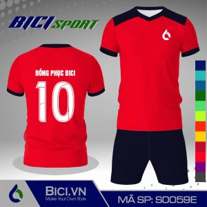 Set thể thao màu đỏ kết hợp xanh đen cá tính