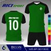 Áo thể thao màu xanh lá kết hợp đen phong cách