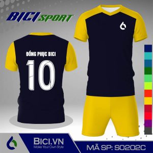 Set áo đá banh màu xanh đen phối vàng cúc đỉnh