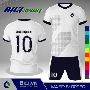Bộ thể thao màu trắng kết hợp viền màu lịch lãm