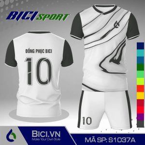 Quần áo thể thao trắng kết hợp hoa văn màu hot