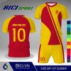 Set thể thao màu phối hoa văn đỏ đô đỉnh