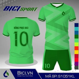 Set bộ thể thao màu xanh ngọc kết hợp hoa văn màu cá tính
